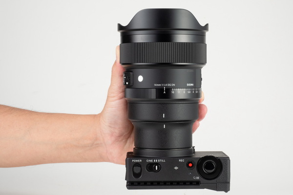 ASCII.jp：世界初の超大口径レンズ = シグマ「14mm F1.4 DG DN Art